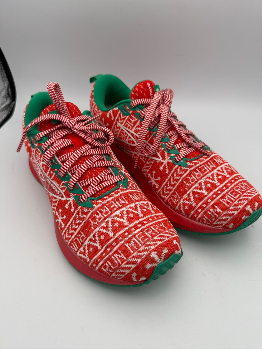 Brooks Levitate 5 Run Merry Christmas Running Shoes Women’s 8.5 Holiday Sneaker